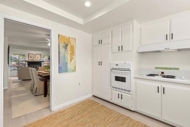 Detail Gallery Image 10 of 36 For 16571 Roca Dr, San Diego,  CA 92128 - 2 Beds | 2 Baths