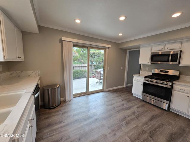 3123 Woodfern Circle, Thousand Oaks CA: https://media.crmls.org/mediaz/11517c3c-f8fd-4e75-be9d-3c4acd826be8.jpg