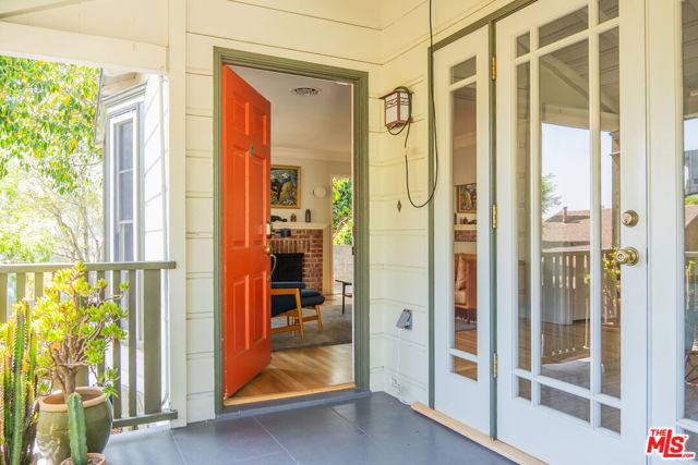 2434 Cazaux Place, Los Angeles CA: https://media.crmls.org/mediaz/1151cae3-f955-43f2-8795-42e5949ddc2a.jpg