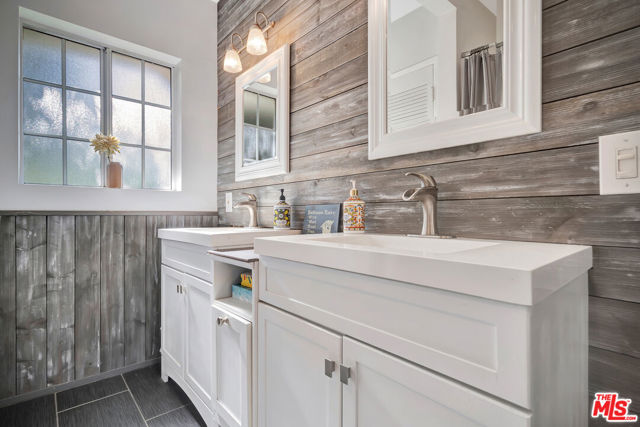 5252 Vanalden Avenue, Tarzana CA: https://media.crmls.org/mediaz/1152134e-a5ad-402f-86c5-8d3a93cabe25.jpg