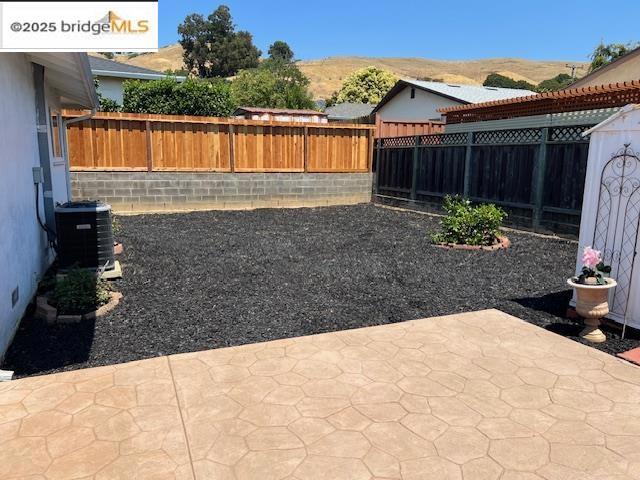 581 Fairway Street, Hayward CA: https://media.crmls.org/mediaz/1152908d-090d-44e8-ba7d-8245bc9d2c60.jpg