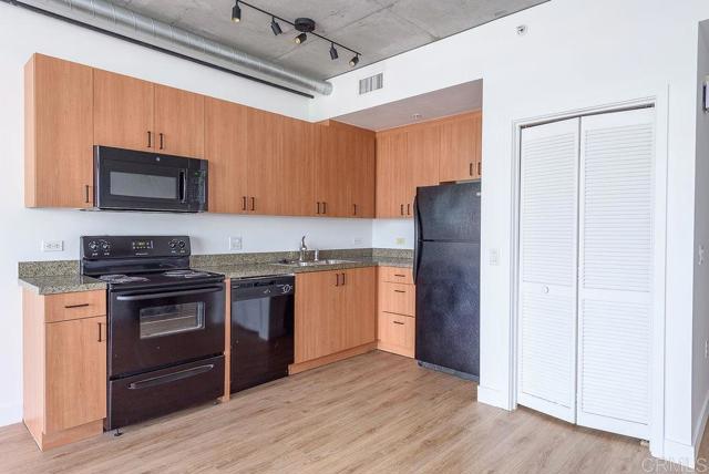 1080 Park Blvd, San Diego CA: https://media.crmls.org/mediaz/1152a338-353f-494a-a3d0-88b728ffeba1.jpg