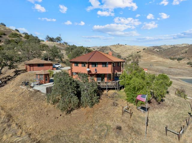20101 Panoche Road, Paicines CA: https://media.crmls.org/mediaz/1152b425-f3d2-491f-81eb-d18905fad619.jpg