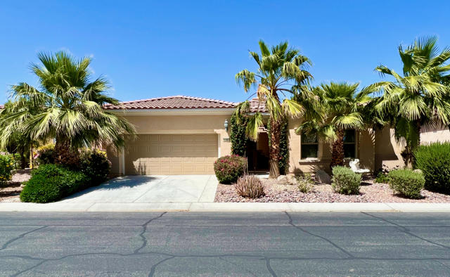 81562 Camino Los Milagros, Indio CA: https://media.crmls.org/mediaz/1153180c-c04f-4ec3-9ffe-51da5c20e732.jpg