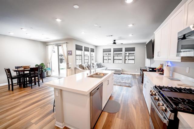 1777 Whitmore Loop, Chula Vista CA: https://media.crmls.org/mediaz/1153a41a-c29e-41f1-9509-74d33b1b6f0c.jpg