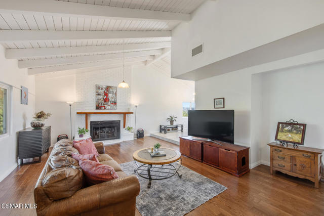 3166 Sycamore Drive, Simi Valley CA: https://media.crmls.org/mediaz/1153e61f-e5f3-4ee9-bf95-90e1f90583d7.jpg