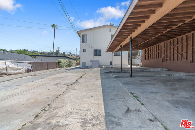 945 N Ditman Avenue, Los Angeles CA: https://media.crmls.org/mediaz/1153ec28-2378-449f-a2e8-90d06ef2258f.jpg