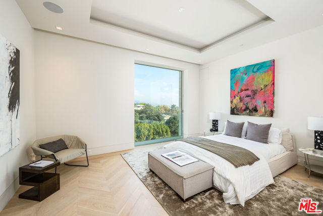 642 Perugia Way, Los Angeles CA: https://media.crmls.org/mediaz/115408c0-6869-421f-9d71-f6ef93807b53.jpg