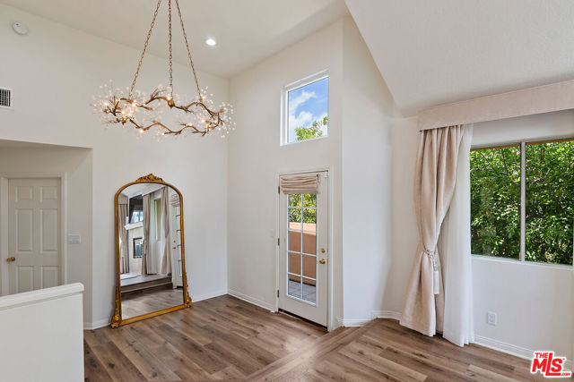 18730 Hatteras Street, Tarzana CA: https://media.crmls.org/mediaz/11542ed5-f6fe-4d8e-9e04-0513fe760275.jpg