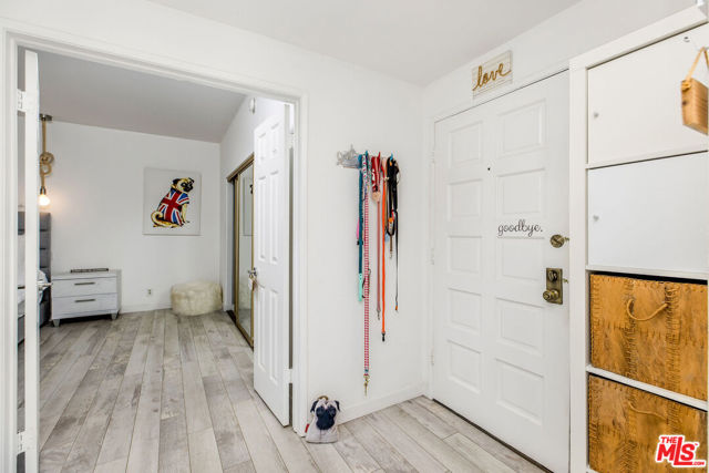 4342 Redwood Avenue, Marina del Rey CA: https://media.crmls.org/mediaz/1154629a-5ed2-4b4a-b276-b8ea702950d0.jpg