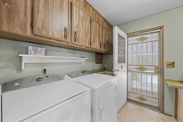 5001 W Florida Avenue, Hemet CA: https://media.crmls.org/mediaz/1154976a-1a6f-428f-8b8c-67e1059ccdb7.jpg