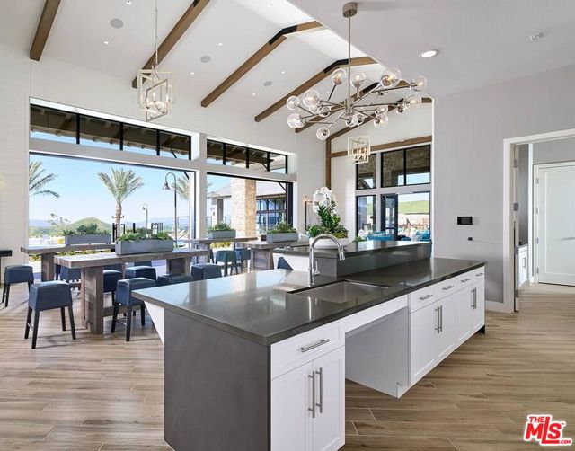18113 Tableau Way, Santa Clarita CA: https://media.crmls.org/mediaz/11554a9f-2898-4395-9b8c-a345d28d1a1e.jpg