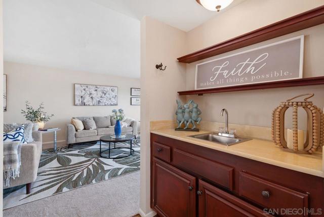 1541 Vaquero Gln, Escondido CA: https://media.crmls.org/mediaz/11555a9f-87a7-49fa-83b7-5a8a46b94c73.jpg