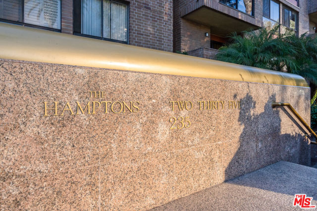 235 S Tower Drive, Beverly Hills CA: https://media.crmls.org/mediaz/11558db7-8530-430a-bf0a-b8f2dee3dc6a.jpg