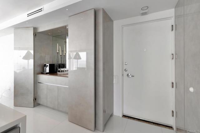 Detail Gallery Image 2 of 40 For 1760 Avenida Del Mundo #504,  Coronado,  CA 92118 - 2 Beds | 2 Baths