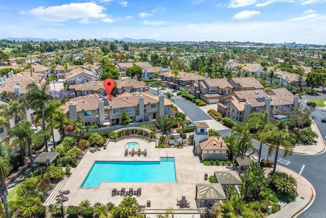 4610 Los Alamos Way, Oceanside CA: https://media.crmls.org/mediaz/11562743-3ed3-44fe-a9a8-06cfdfa1793a.jpg