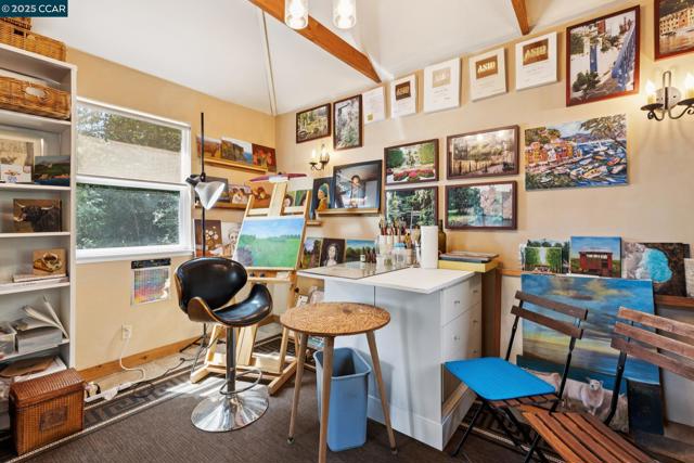 3081 Walnut Blvd, Walnut Creek CA: https://media.crmls.org/mediaz/115646db-7ee4-422e-b3f7-d583aa66a5e6.jpg