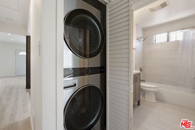 2926 S West View Street, Los Angeles CA: https://media.crmls.org/mediaz/11566c1e-dbff-46fd-8a58-0802c3f6aa09.jpg