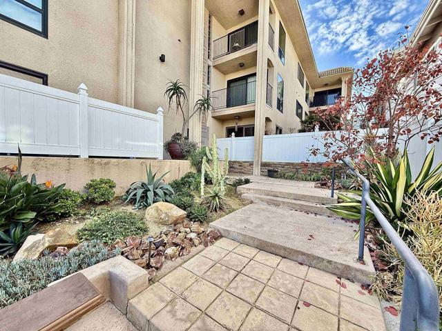 370 Rosecrans St, San Diego CA: https://media.crmls.org/mediaz/1156f99d-d230-4388-88cb-c293c2798924.jpg
