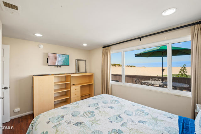 Detail Gallery Image 9 of 36 For 3371 Ocean Dr, Oxnard,  CA 93035 - 4 Beds | 3 Baths