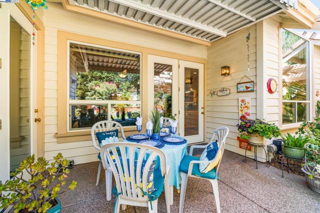 444 Cabonia Ct, Pleasanton CA: https://media.crmls.org/mediaz/11574d4c-a2f1-48ed-8241-06750ea95538.jpg
