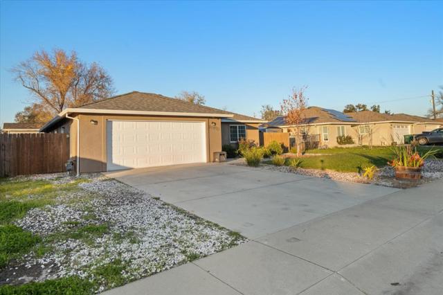 20970 Beagle Street, Cottonwood CA: https://media.crmls.org/mediaz/1157a584-f069-4ea4-a747-302f3ee8a27a.jpg
