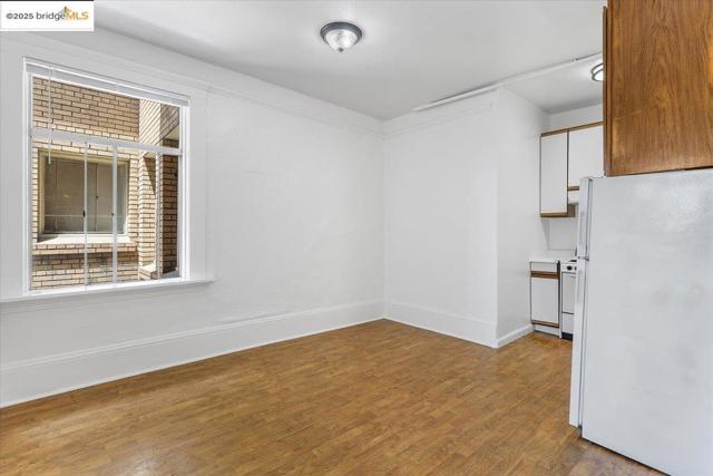 498 25th Street, Oakland CA: https://media.crmls.org/mediaz/1157b7e3-29ea-4953-996f-7fe18351b9e1.jpg