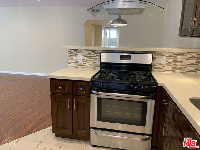 4358 MAMMOTH Avenue, 17 photo 8