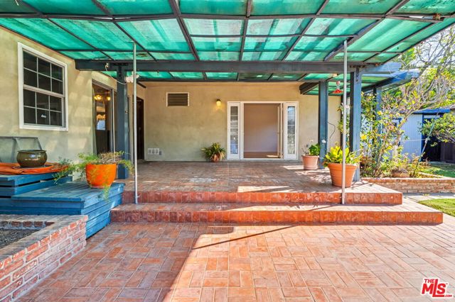 1314 Palms Boulevard, Venice CA: https://media.crmls.org/mediaz/11582edd-9603-4b67-9cd8-9fb92ae63bde.jpg