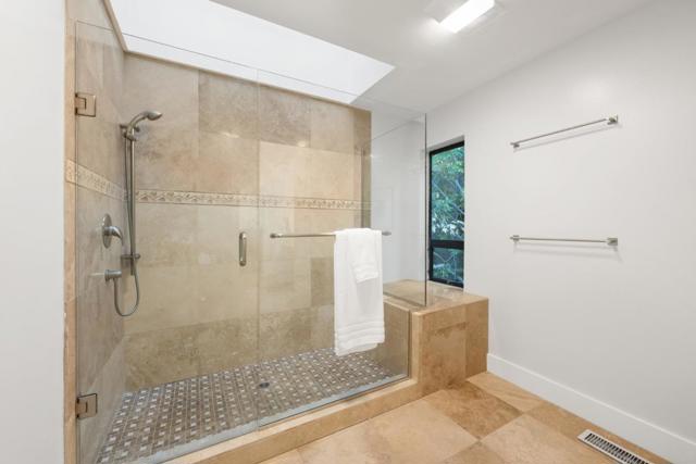 21 Valley Oak Street, Portola Valley CA: https://media.crmls.org/mediaz/11585eb9-2873-4ab0-b305-3a46516613dc.jpg
