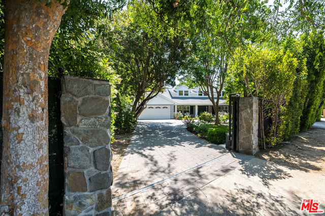 3544 Laurel Canyon Boulevard, Studio City CA: https://media.crmls.org/mediaz/11593485-fbad-46b3-b255-9ab88f39ce08.jpg
