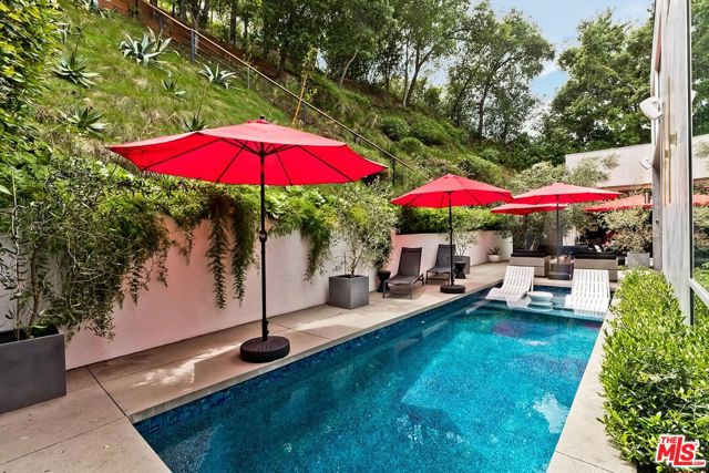9792 Oak Pass Road, Beverly Hills CA: https://media.crmls.org/mediaz/11596938-2ec3-4ef6-8daa-2a6dab5c499c.jpg