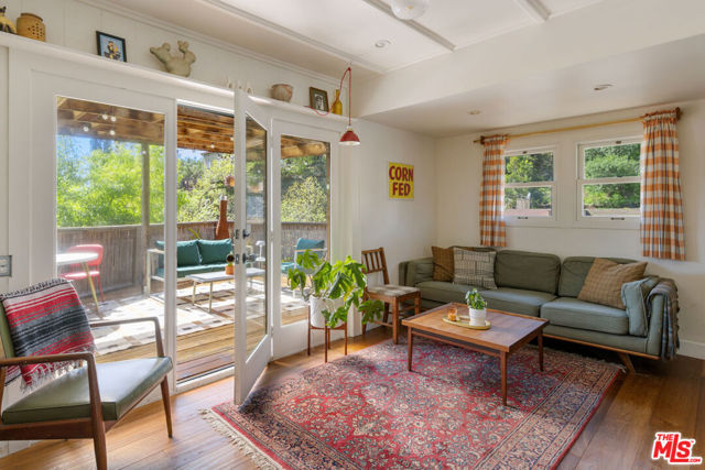 632 Museum Drive, Los Angeles CA: https://media.crmls.org/mediaz/115970a2-94f5-476b-a8de-2db7e57b1463.jpg