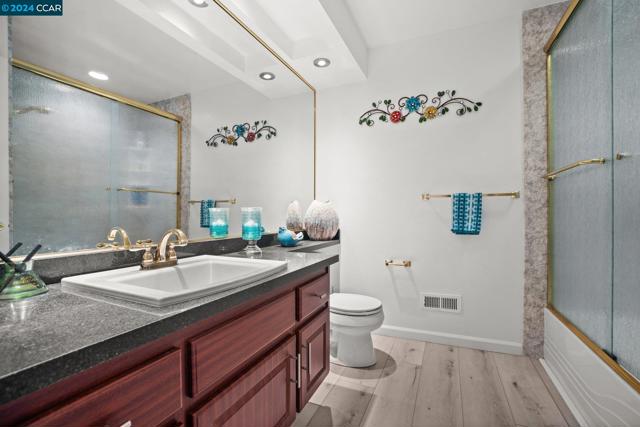 Image 39 of 59 For 5404 Glenwood Ct