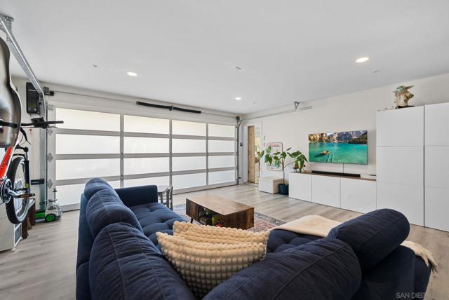 4865 39th Street, San Diego CA: https://media.crmls.org/mediaz/1159ce37-42e5-4778-a92d-2d32ed7ec282.jpg