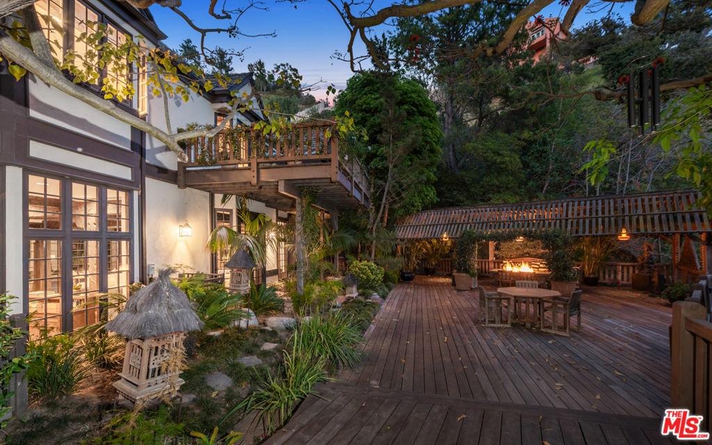 2781 Benedict Canyon Drive