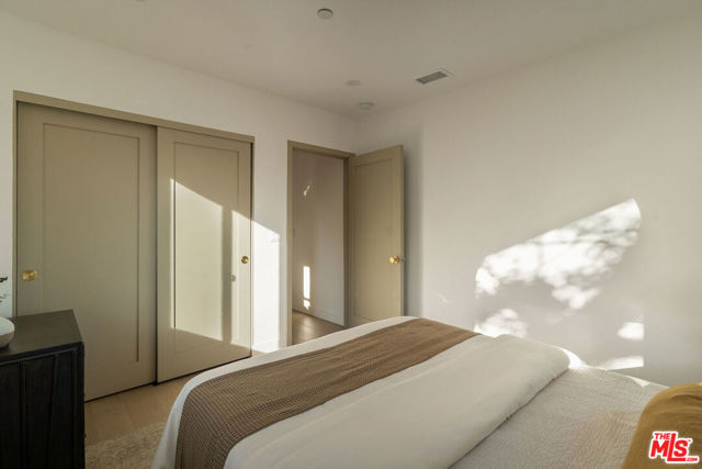 3923 Revere Avenue, Los Angeles CA: https://media.crmls.org/mediaz/115b0507-5d58-4cf9-886c-db0f5e0800d3.jpg
