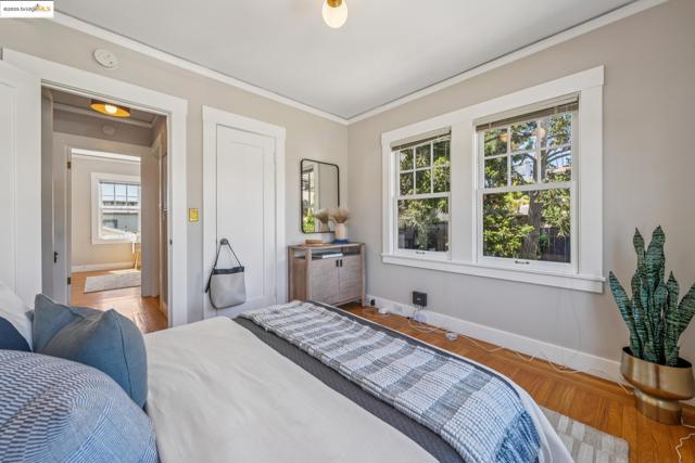 749 Mckinley Ave, Oakland CA: https://media.crmls.org/mediaz/115b21a9-9230-447a-bcfd-d7fa5e973789.jpg