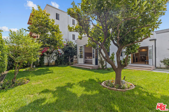 1225 California Avenue, Santa Monica CA: https://media.crmls.org/mediaz/115b8581-4951-4e62-a9b7-eeb7957131c6.jpg