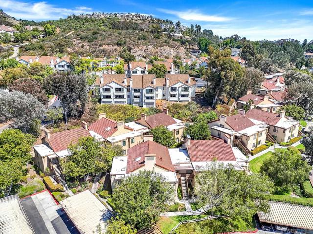 9909 Scripps Westview Way, San Diego CA: https://media.crmls.org/mediaz/115b88a7-16eb-489c-80e3-3f4ae6bcb464.jpg