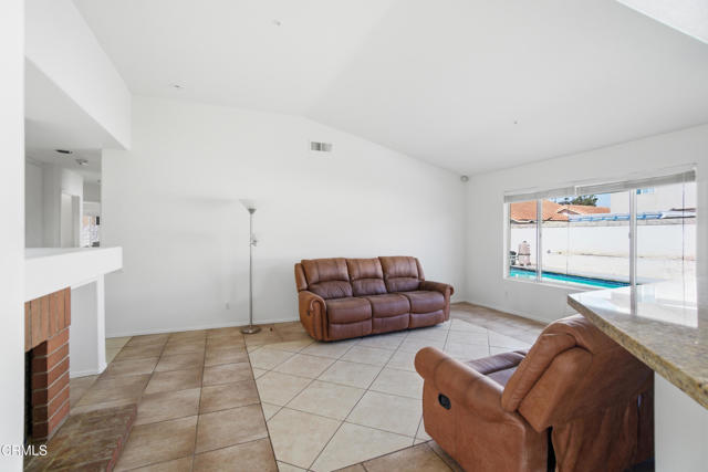 Detail Gallery Image 14 of 36 For 676 Snipe Walk, Oxnard,  CA 93035 - 4 Beds | 2 Baths