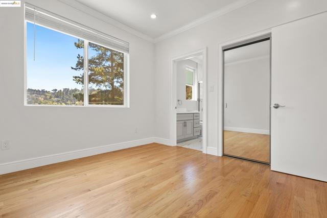 5915 Balboa Dr, Oakland CA: https://media.crmls.org/mediaz/115bb4f1-f13b-4ee6-bd21-4830d330dff2.jpg