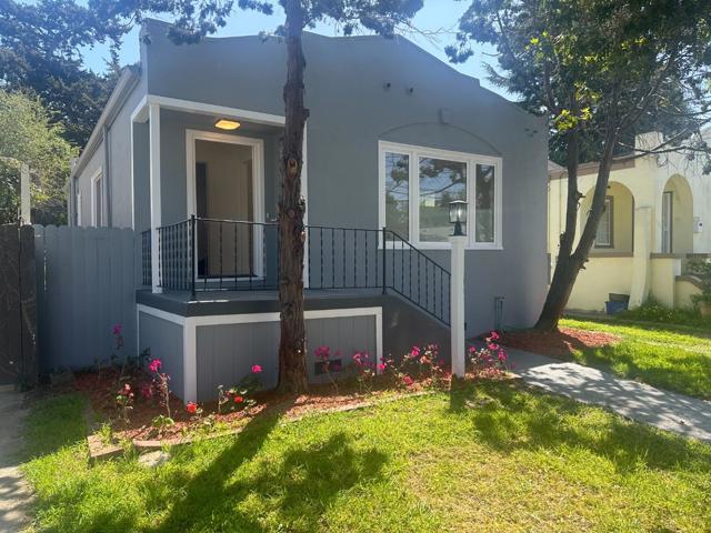 3050 22nd Avenue, Oakland CA: https://media.crmls.org/mediaz/115bc996-d4e4-455a-aa42-110b75e79cd3.jpg