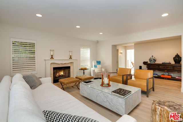 1344 Belfast Drive, Los Angeles CA: https://media.crmls.org/mediaz/115bdd55-54e9-4a58-8ea0-c5b774c194c2.jpg