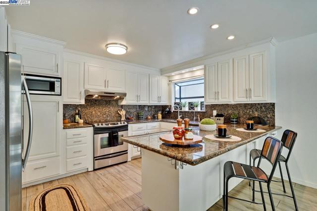 82 Elysian Fields Dr., Oakland CA: https://media.crmls.org/mediaz/115bebf2-7528-4691-b4ee-c1b023629206.jpg