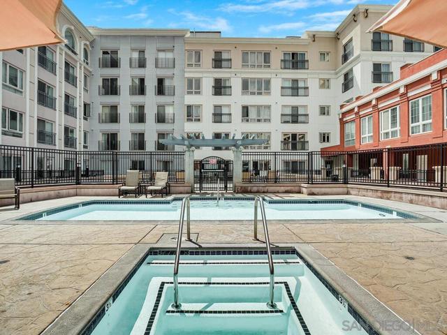 450 J St, San Diego CA: https://media.crmls.org/mediaz/115bf307-7daf-4371-ac46-5cfbfe766c44.jpg