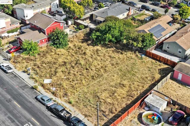 724 Chesley Ave, Richmond CA: https://media.crmls.org/mediaz/115c84dc-e5fe-4754-95f8-c7ca2f28f6eb.jpg