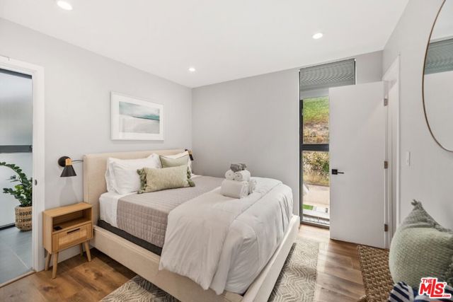 5830 Desert View Drive, La Jolla CA: https://media.crmls.org/mediaz/115d3f6f-44a7-4852-85b7-7ece0ce332b4.jpg