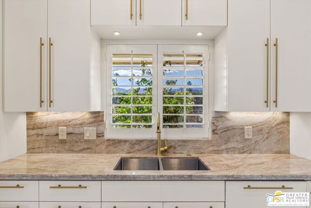 47392 Jadida Avenue, Palm Desert CA: https://media.crmls.org/mediaz/115d906e-dde0-4c2e-86d9-1a4ce6bfa97d.jpg