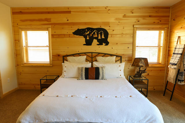 289 Stony Creek Road, Big Bear CA: https://media.crmls.org/mediaz/115db914-b15e-4560-a17c-051d6be9a6c6.jpg